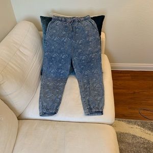 Woman’s Chambray cotton blue camouflage pants size small